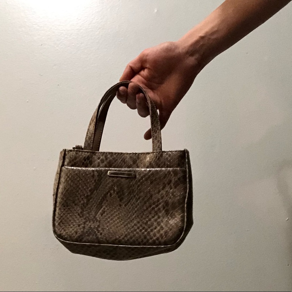 🎉2/25🎉 Adorable little brown snakeskin purse